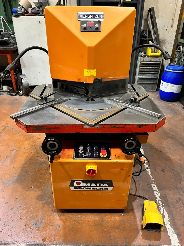 Amada Versa 204 Notching Machine